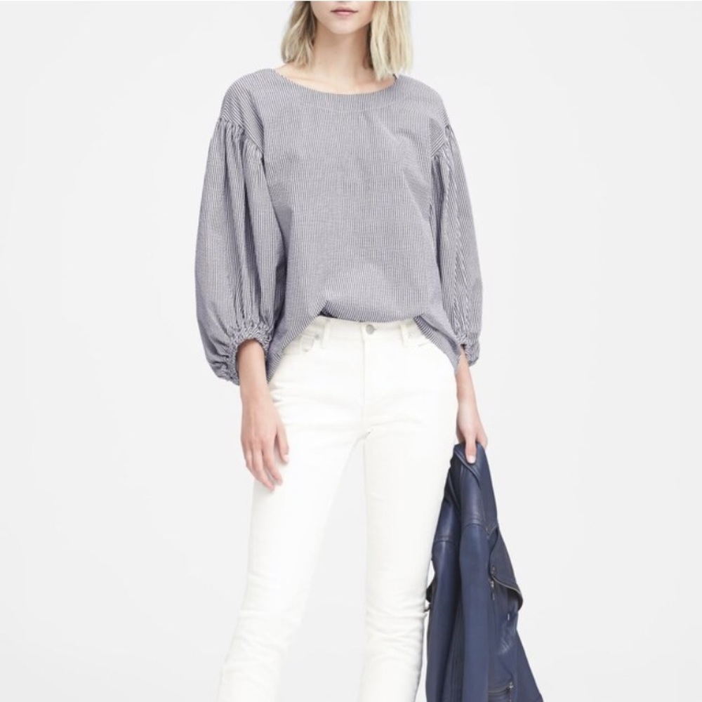 HP ⭐️ Banana Republic Seersucker BalloonSleeve Top
